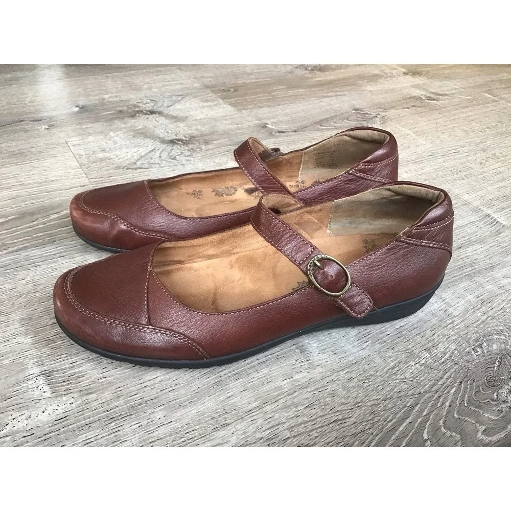 Taos Uncommon Womens 11 W Brown Leather Mary Janes Flats Curves and Pods Comfort